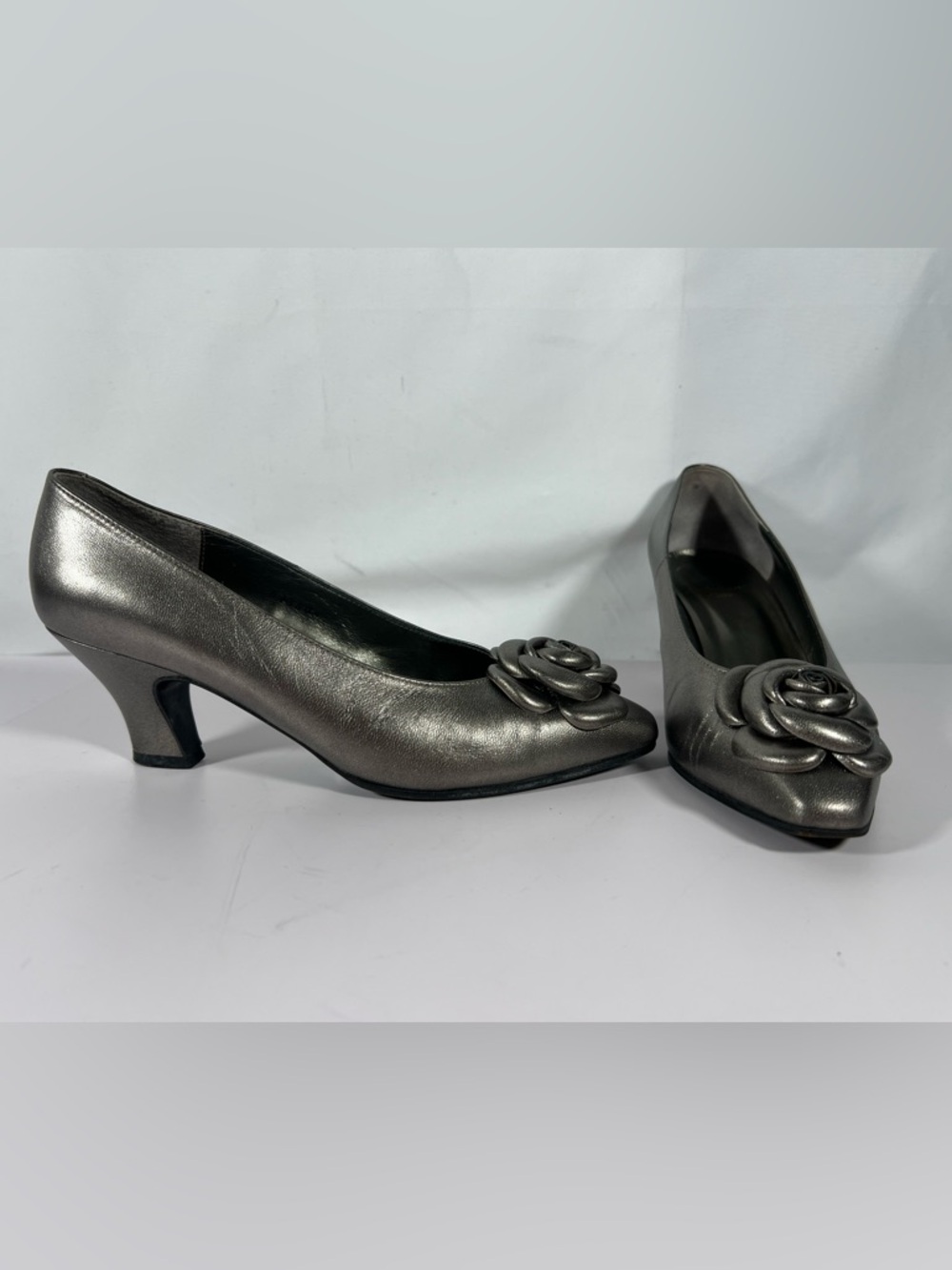 7033: Christian Dior Metallic Floral Pumps Heels Size 6.5